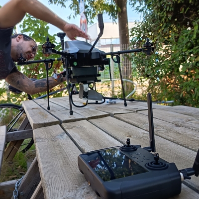 Livraison d'un drone démoussage à un ancien Stagiaire.